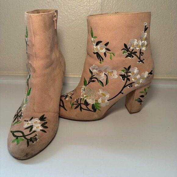 Floral Embroidered Boot - Picture 6 of 8